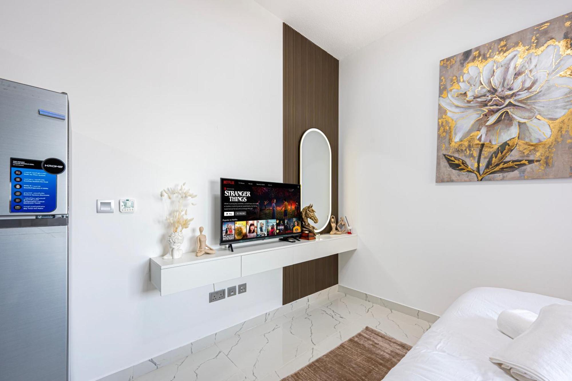 Stylish With Stunning Views In Dubailand *