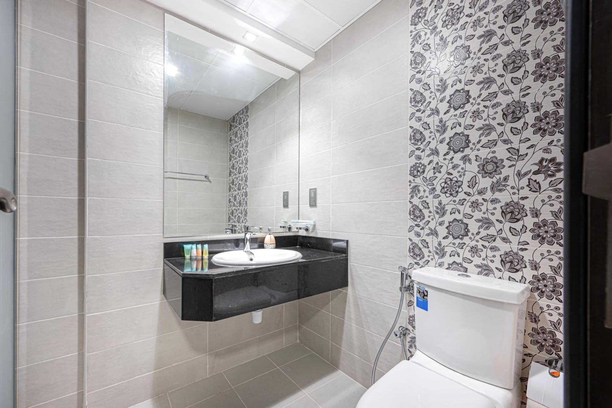 Apartment Stylish With Stunning Views In Dubailand Dubai