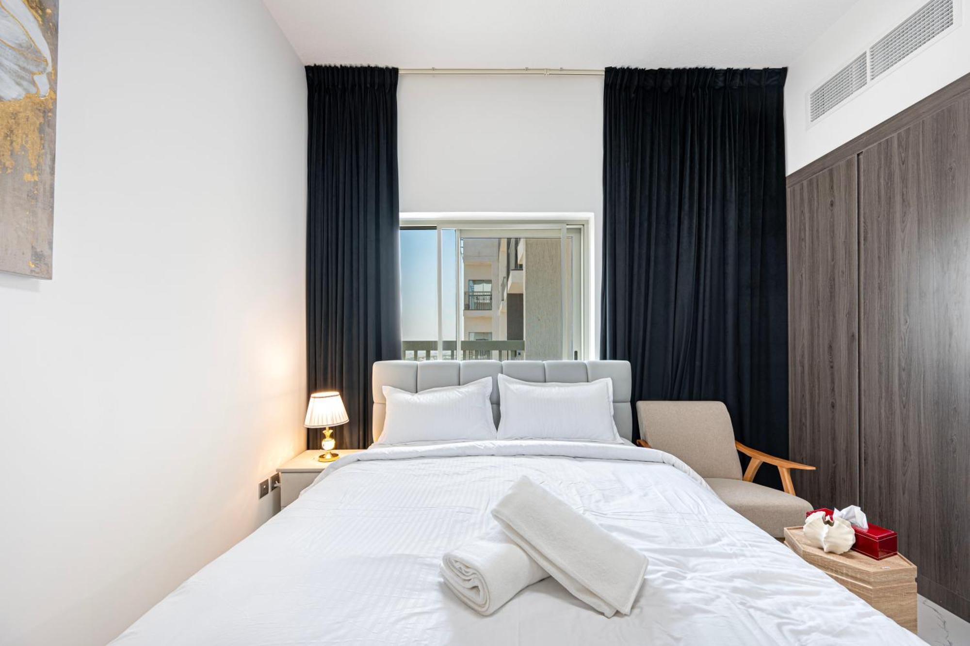 Stylish With Stunning Views In Dubailand * Dubai