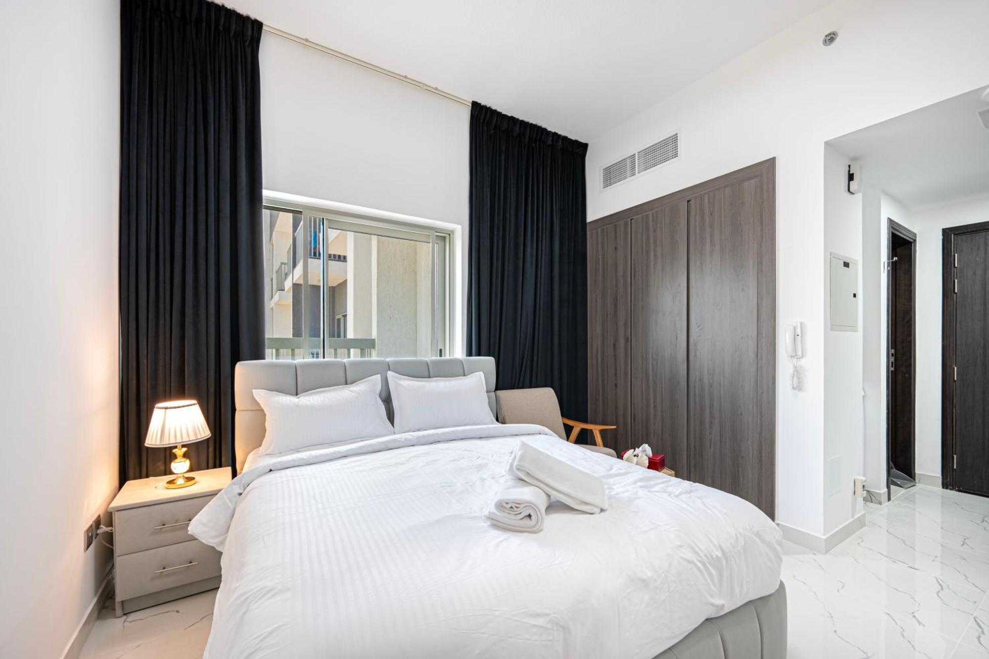 Apartment Stylish With Stunning Views In Dubailand *